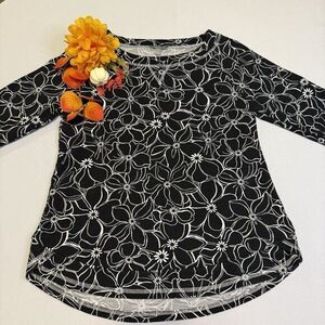 T by Talbots Women's Jill Black/White Floral‎ Casual Top Blouse. Size Small